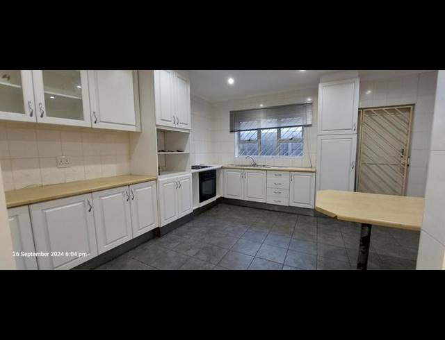 3 BEDROOM PROPERTY TO RENT IN RONDEBOSCH EAST